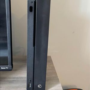 xbox 1x with controller